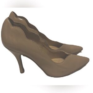 Super hot! GUC! Chinese Laundry Scalloped Pump Stiletto Nude Beige 4” Heels